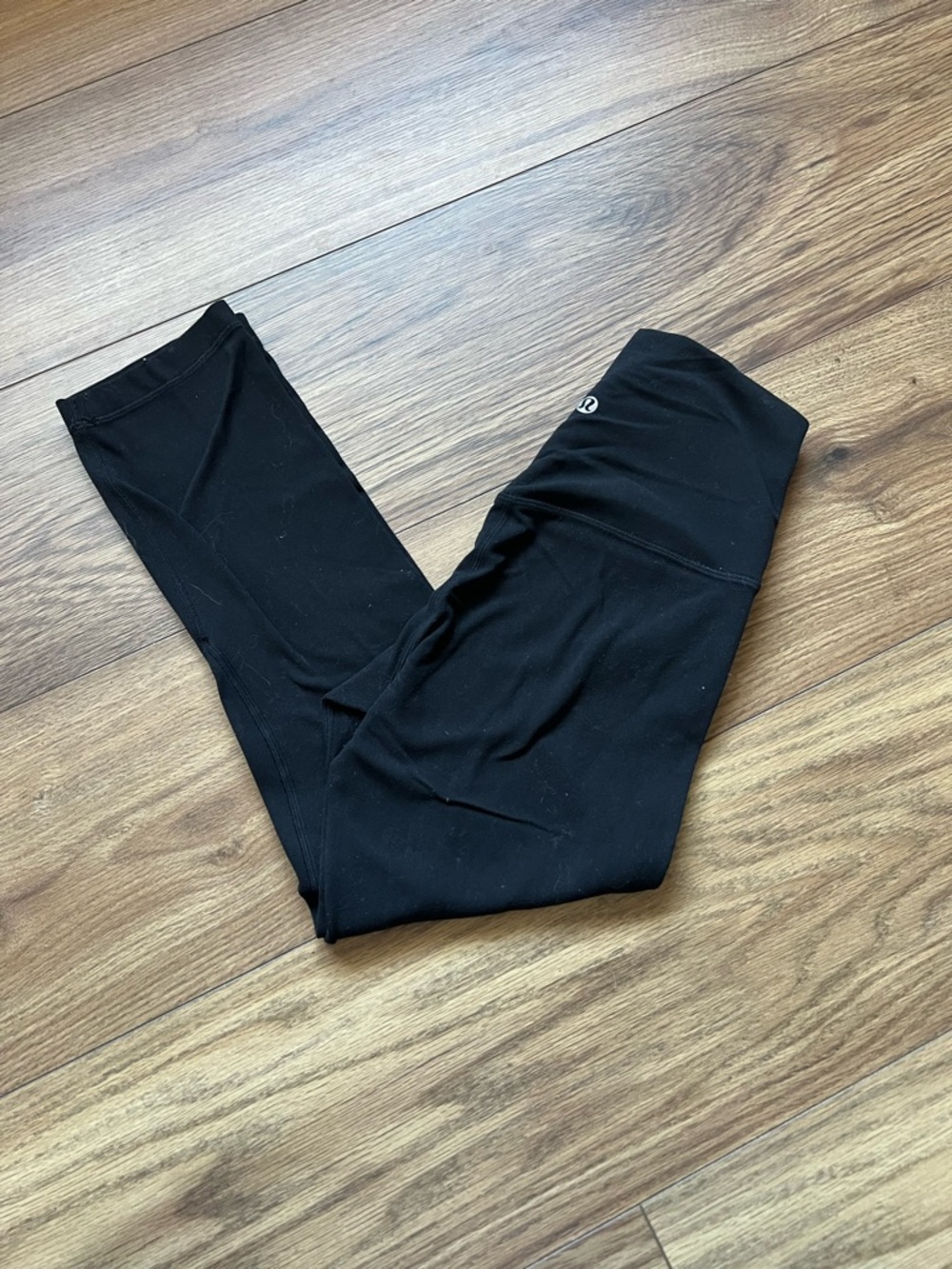 lululemon women’s black cropped athletic leggings